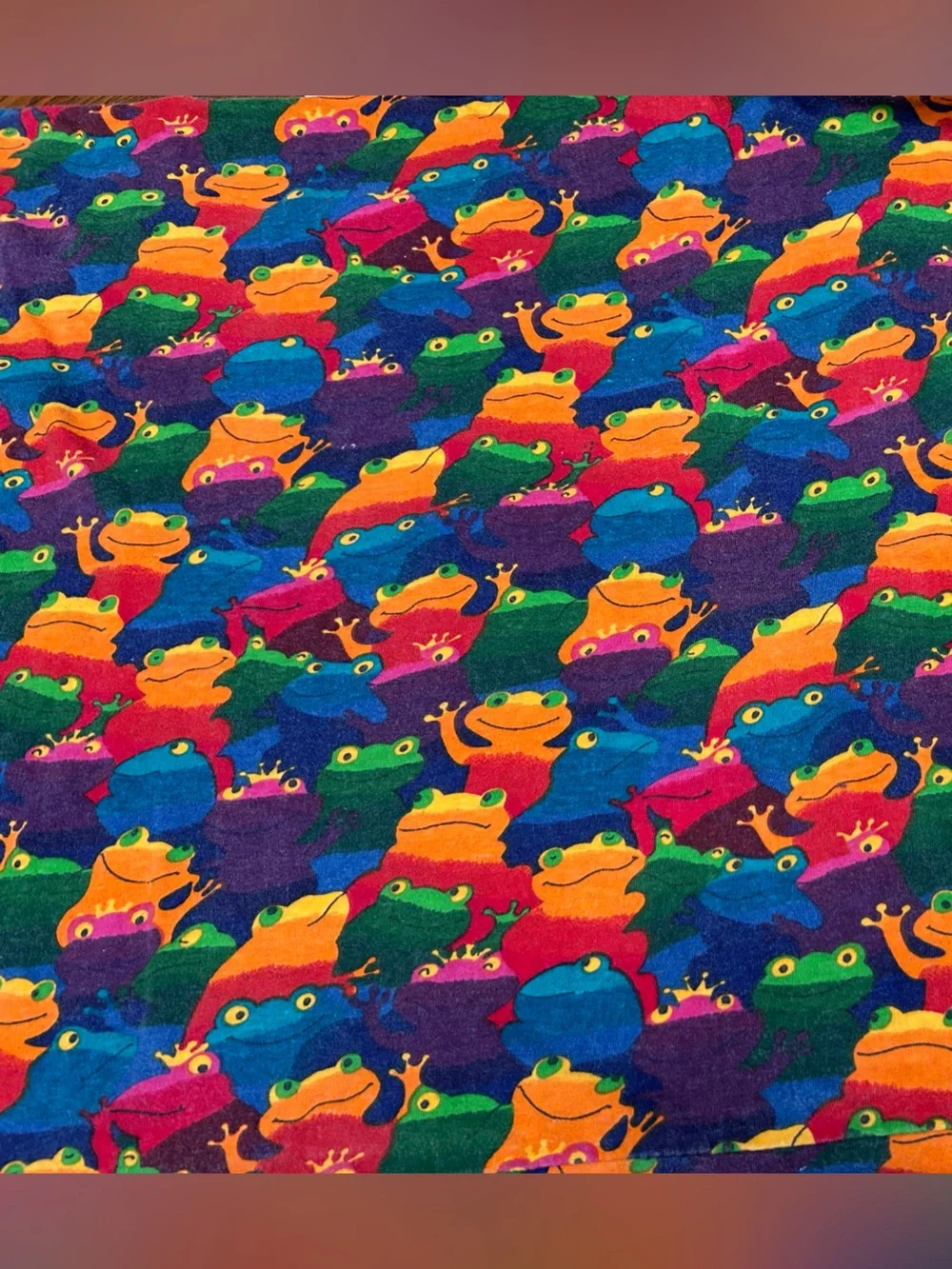 Froggie Explosion Sheet Set: Fitted, Flat, +2 pillowcases. I Think it’s double.